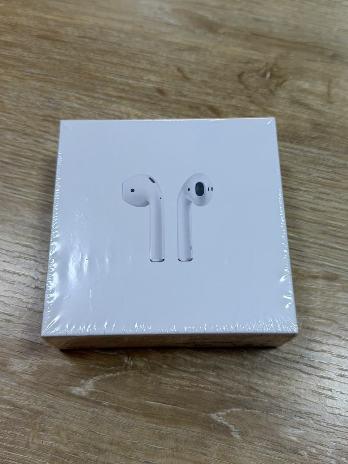 AirPods primera y segunda generación.